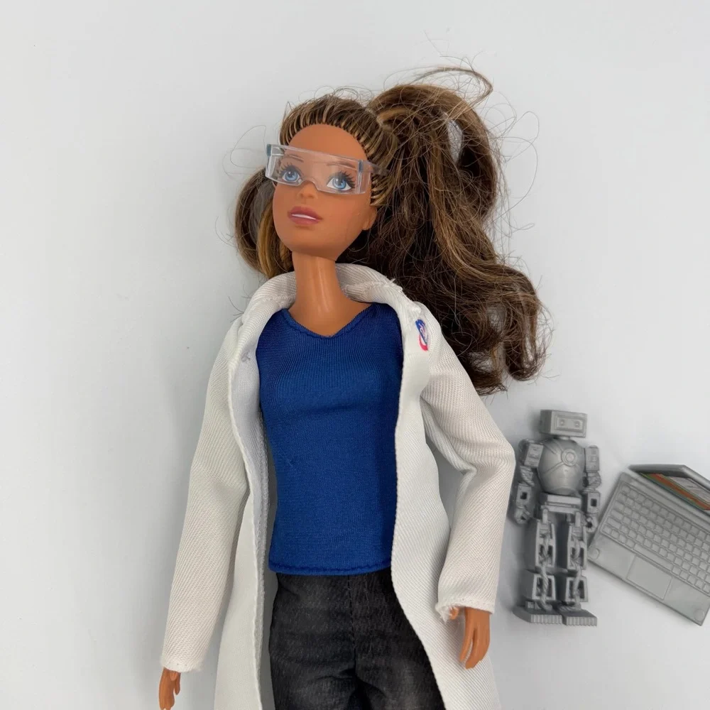 Mattel Barbie 2016 SPACE SCIENTIST Doll Laptop and robot